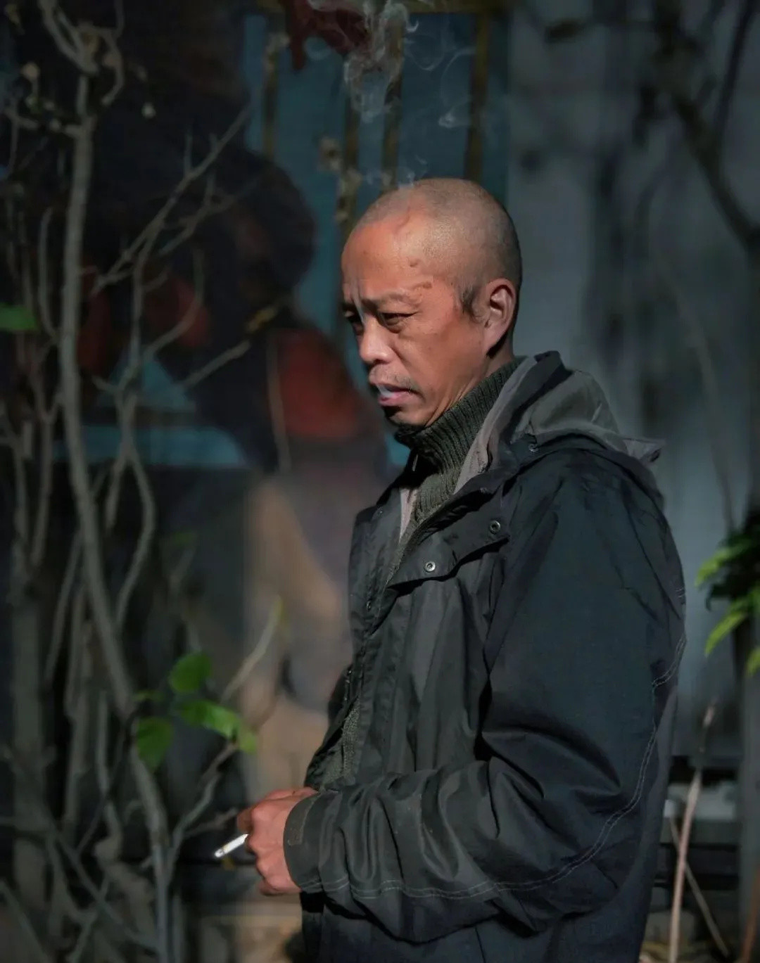 他将肋骨做成项圈，用身体抵挡土炮……被评为中国最顶尖的行为艺术家