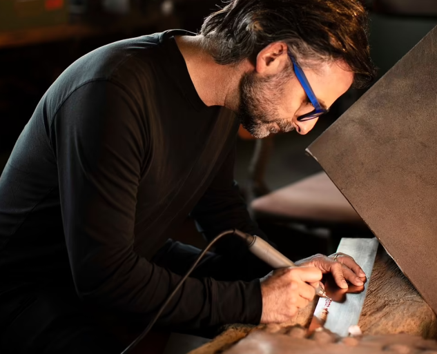 186公斤黄金立方体闪现纽约中央公园,居然是件“艺术品”